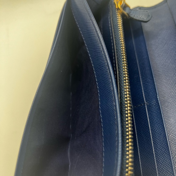 EUC Prada Saffiano Bluette Wallet - Picture 8 of 14